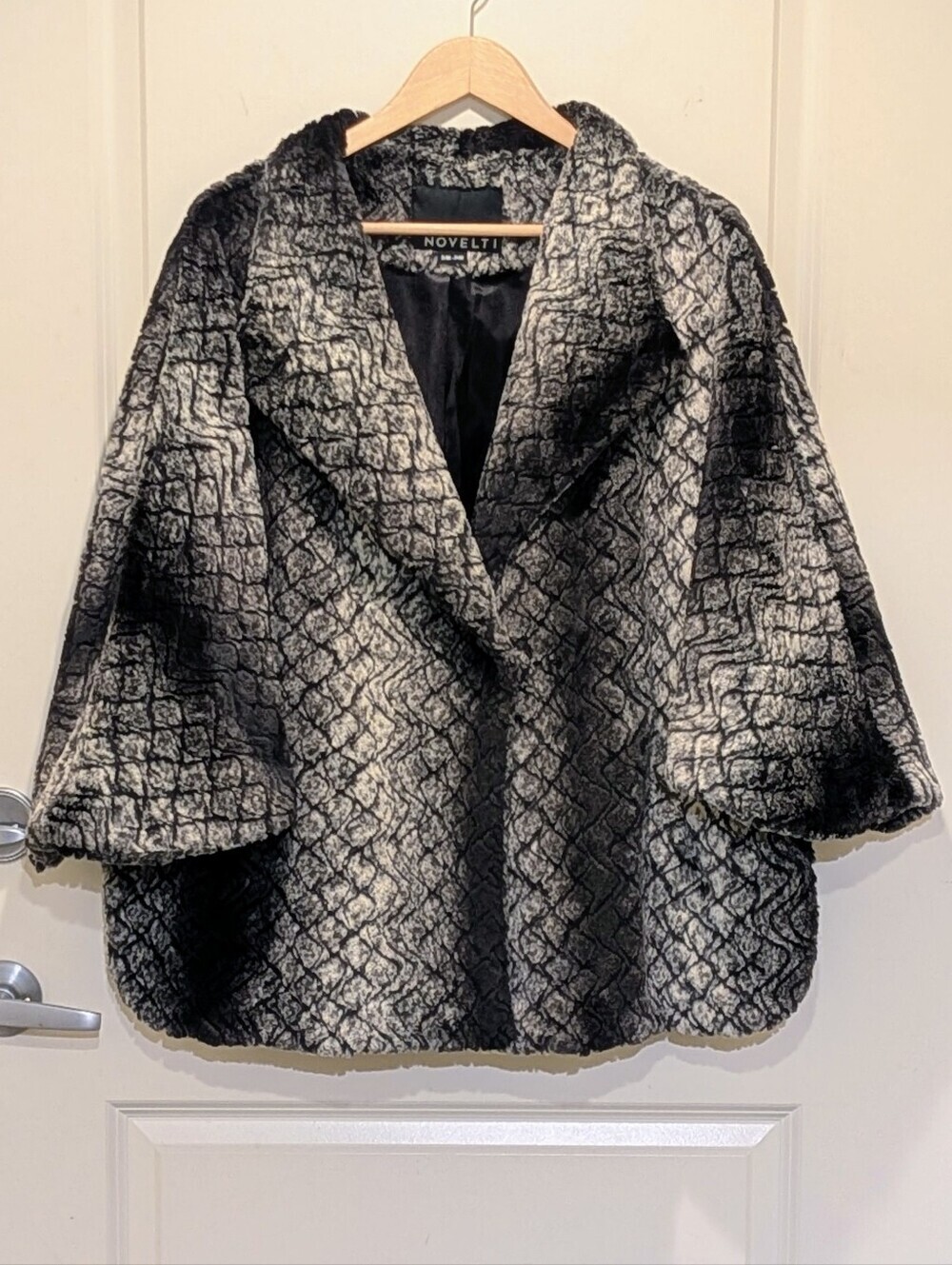 EUC Novelti S/M Super Soft Grey and Black Faux Fur Dragon Scale Print Cape